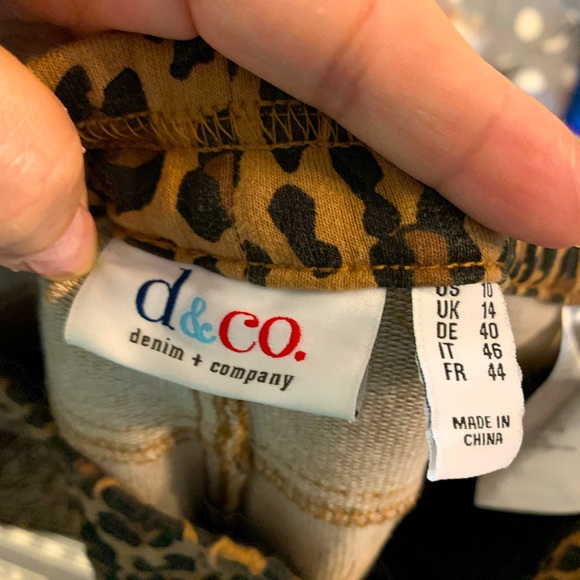 Denim and Co. Pull on pants Leopard print - Picture 3 of 5